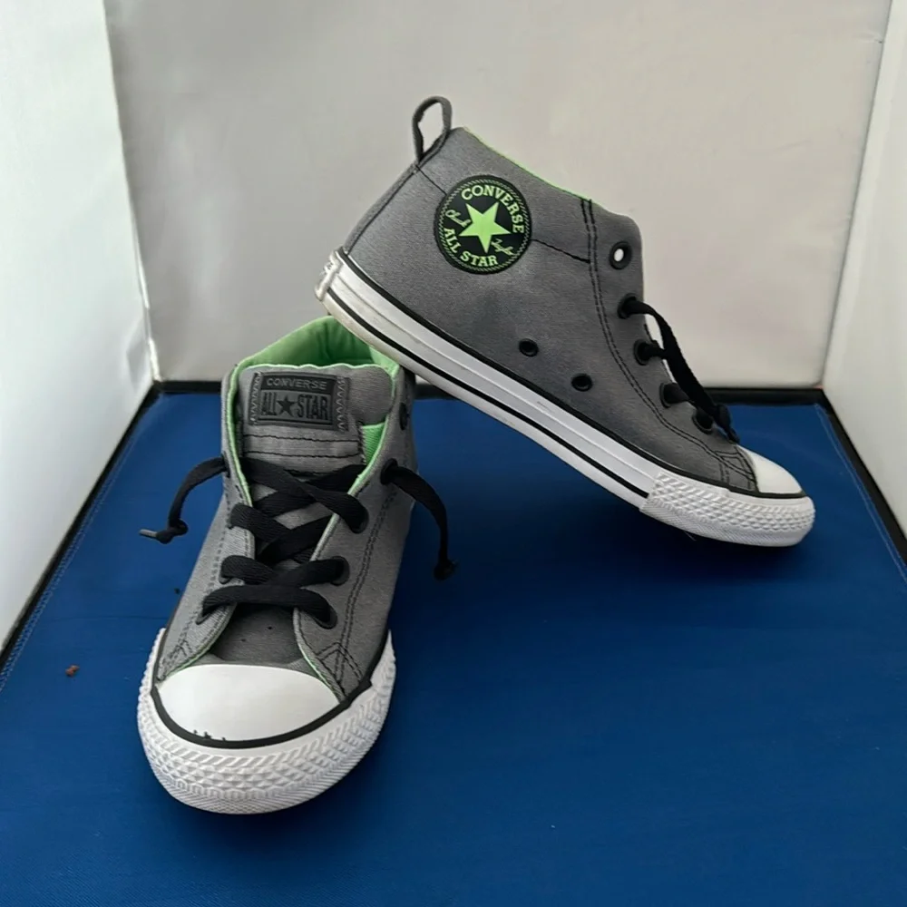 Converse Chuck Taylor All-Star hightops boys size 4 - Picture 1 of 5